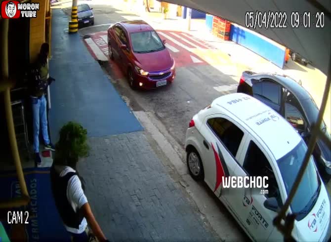 Video :Joker and his friends attack a supermarket